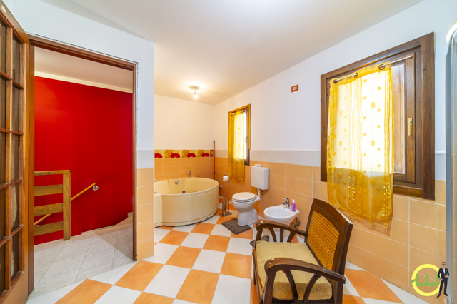 Media numero 12 di VILLETTA DI TESTA CON TAVERNA E AMPI SPAZI A MONTENARS 