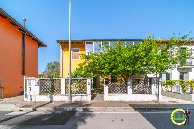 Media numero 50 di VILLA INDIPENDENTE TRICAMERE ZONA PLANIS