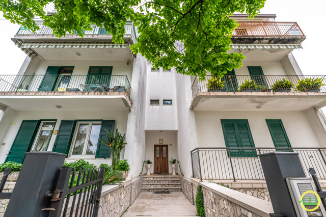 Media numero 2 di VENDUTO L'APPARTAMENTO completamente restaurato con giardino esclusivo e box auto a CORMONS
