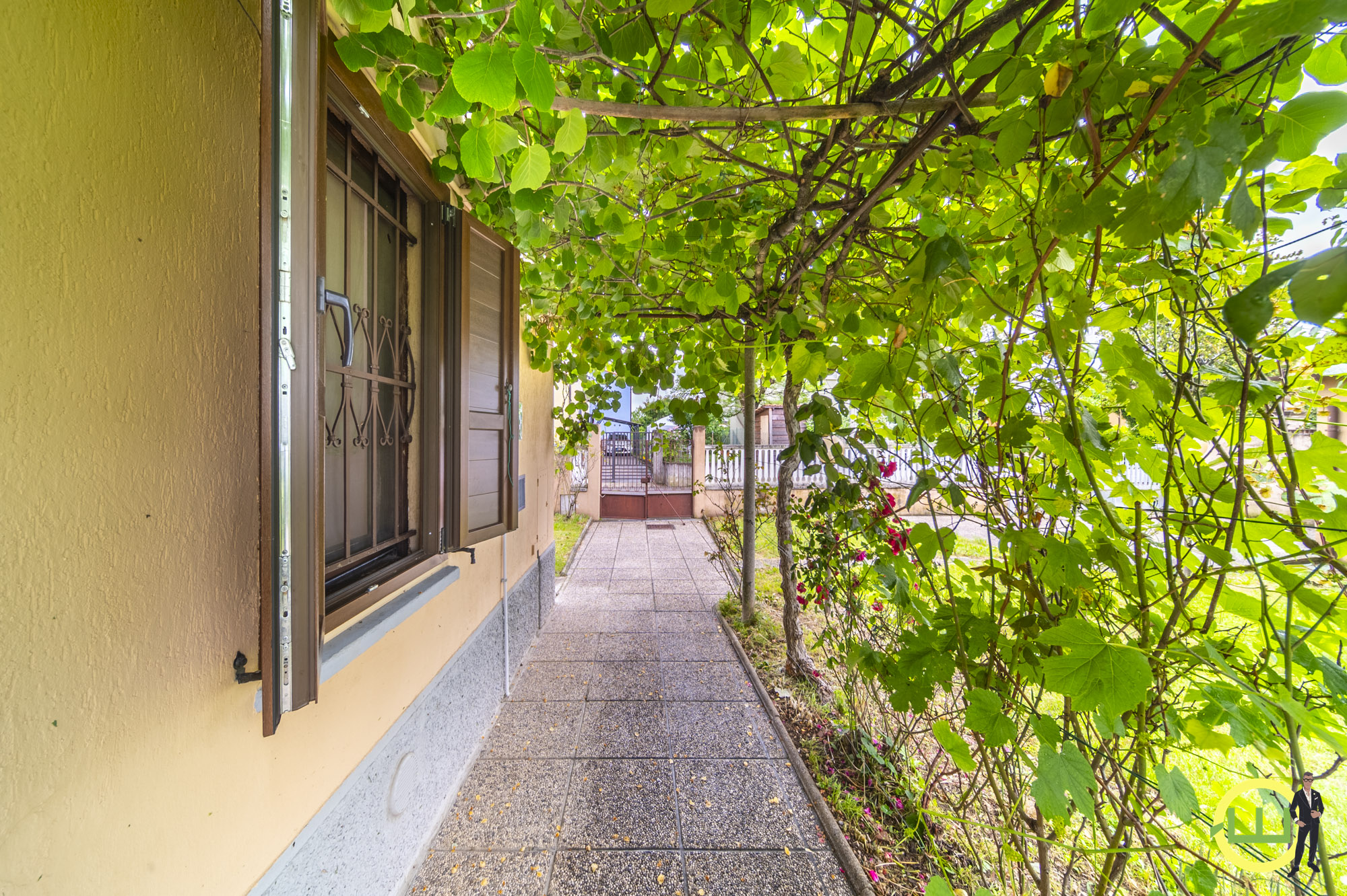 Media numero 9 di VILLA DI TESTA CON INCREDIBILE GIARDINO A UDINE