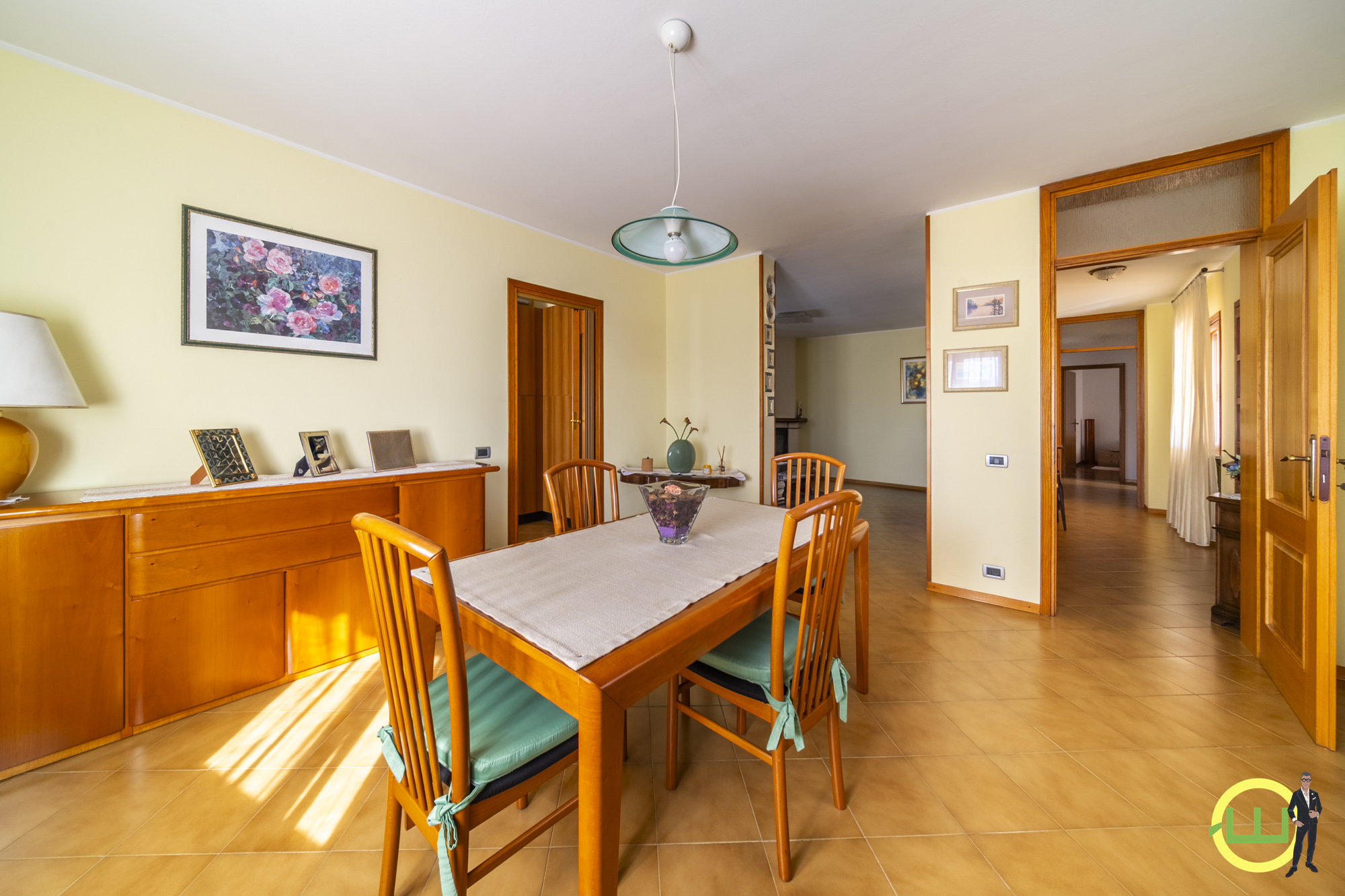 Media numero 29 di VILLA COMPOSTA DA DUE APPARTAMENTI E DUE GARAGE CON GIARDINO