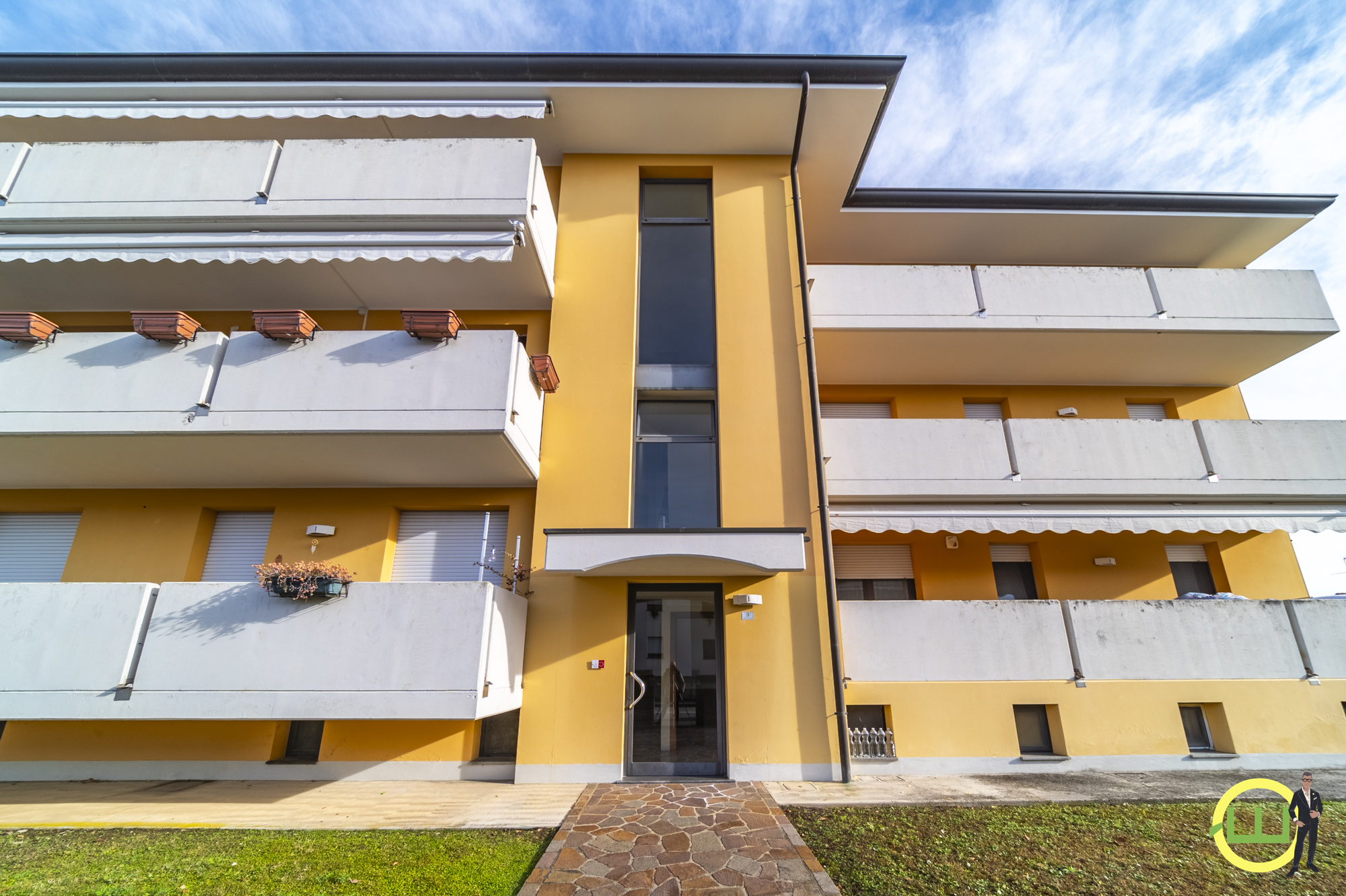 Media numero 23 di LUMINOSO APPARTAMENTO CON GARAGE A CODROIPO