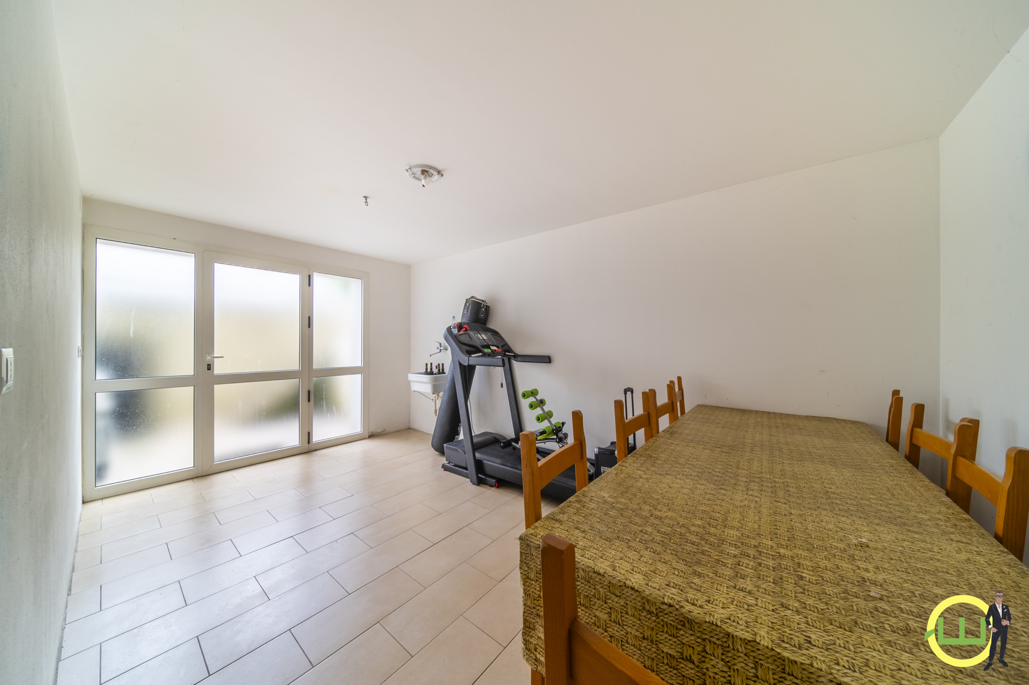 Media numero 28 di SPAZIOSA ED ELEGANTE VILLA CON TANTO TERRENO A SANTA MARIA LA LONGA