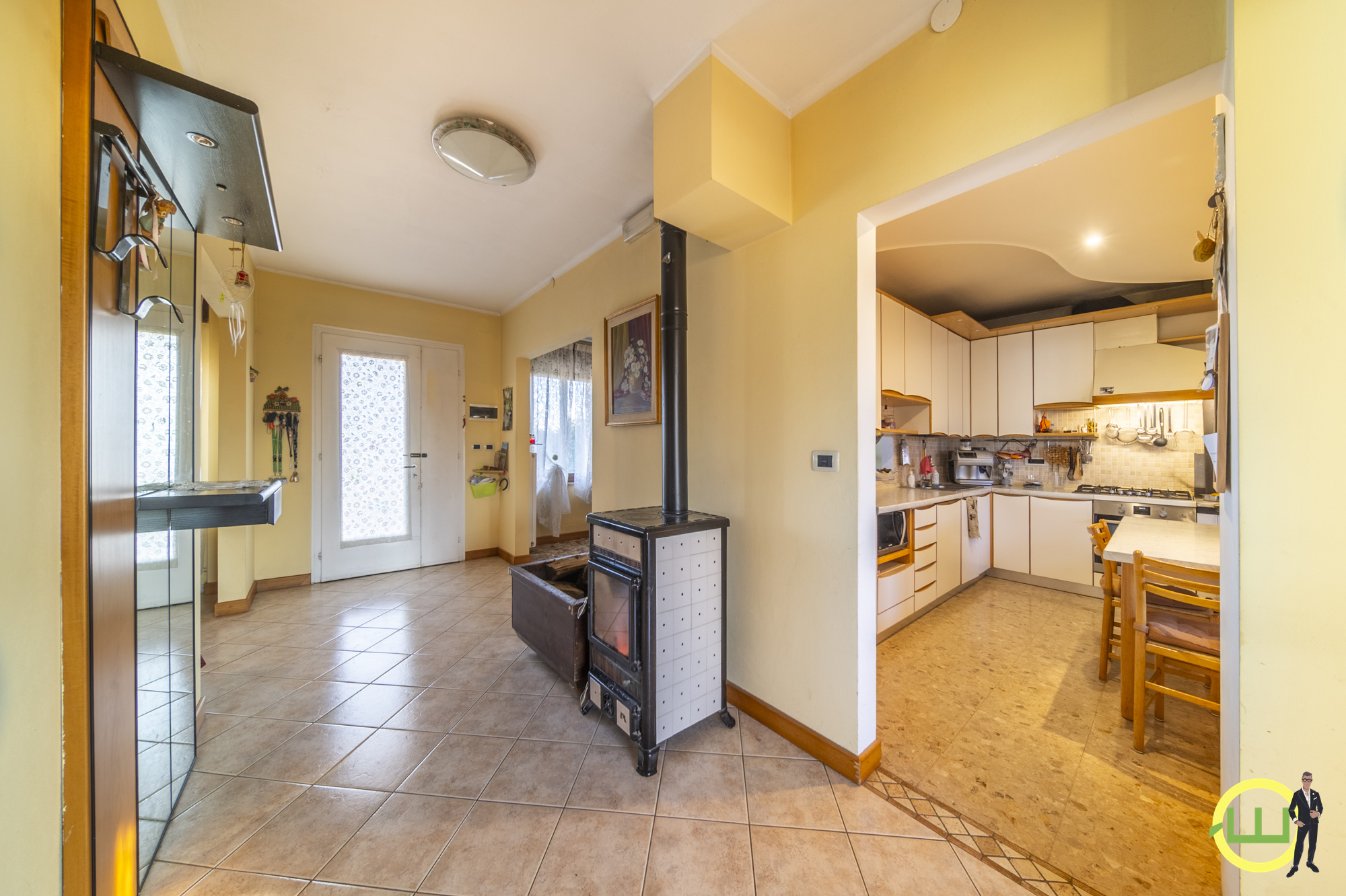 Media numero 8 di AMPIA CASA INDIPENDENTE CON TAVERNA, GARAGE E GIARDINO