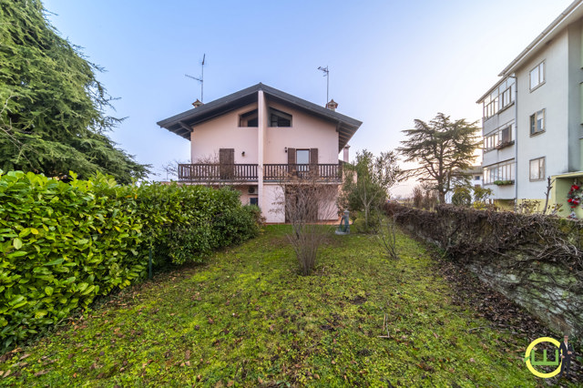 Immagine di MERAVIGLIOSA VILLA ACCOSTATA CON GIARDINO ESCLUSIVO A LOVARIA PRADAMANO