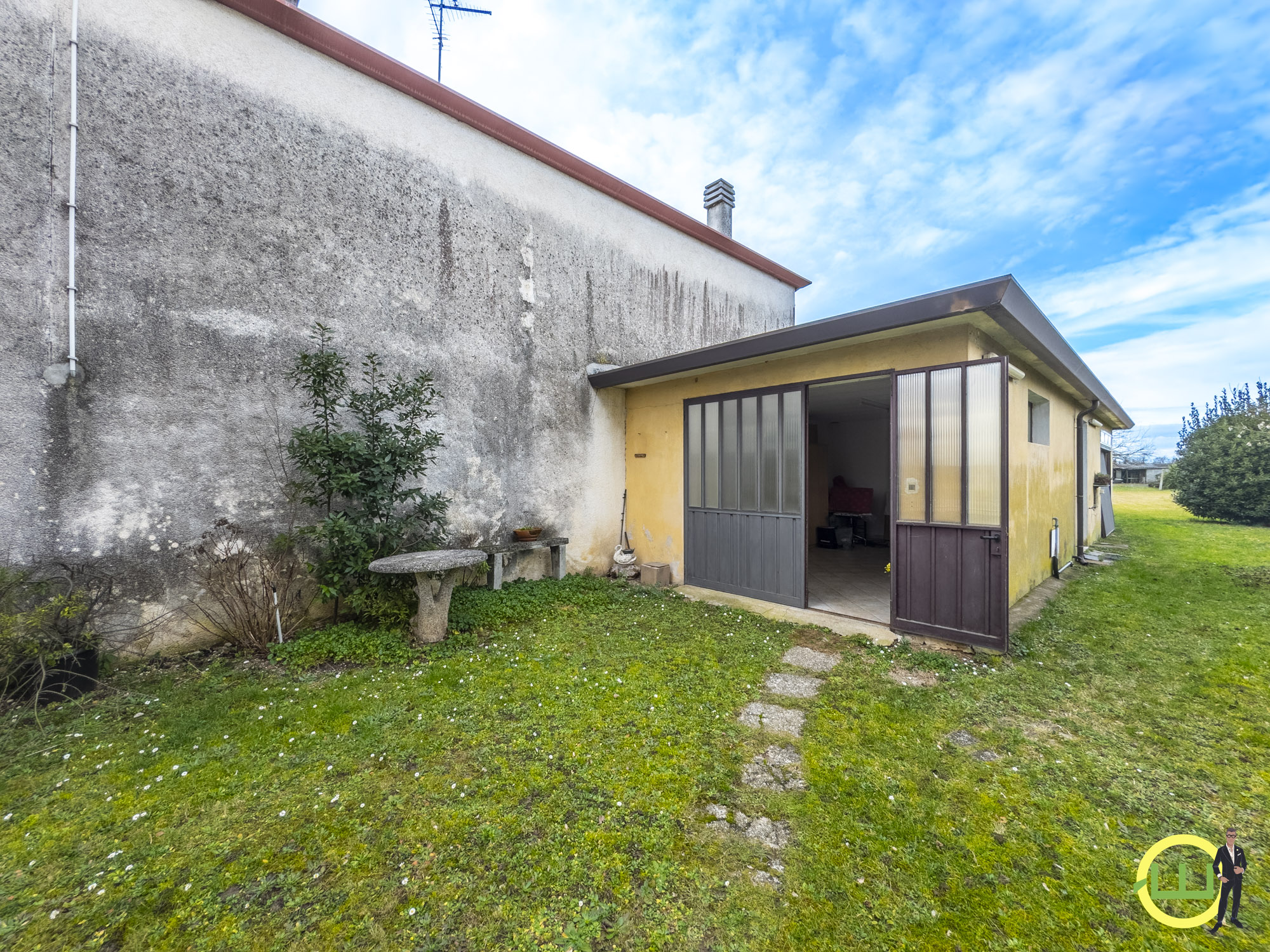 Media numero 22 di LUMINOSA PORZIONE DI VILLA CON AMPIO GIARDINO ESLUSIVO A MORSANO