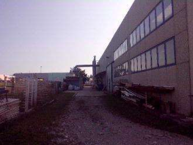 Media numero 3 di AMPIO CAPANNONE INDUSTRIALE CON UFFICI, FAGAGNA