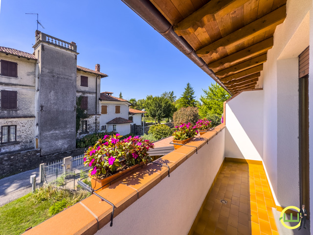 Media numero 16 di CASSACCO VILLA A SCHIERA DI TESTA ARREDATA!