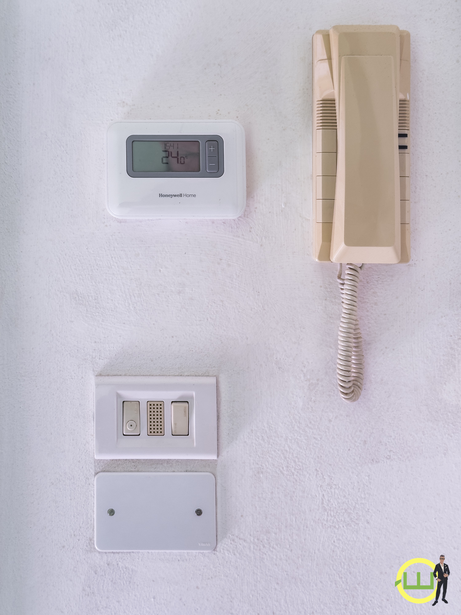 Media numero 12 di VILLA COMPOSTA DA DUE APPARTAMENTI E DUE GARAGE CON GIARDINO