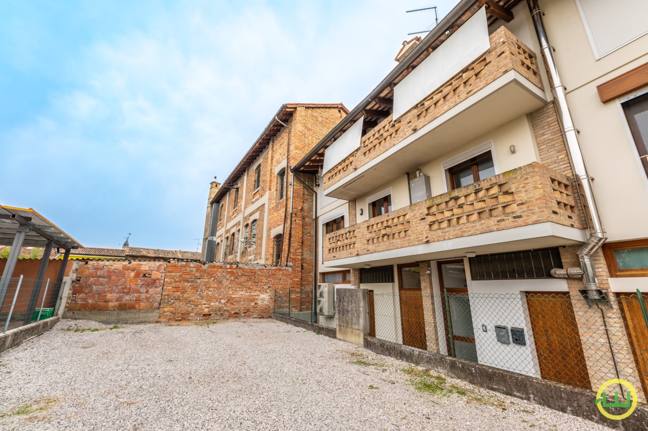 Media numero 16 di QUADRICAMERE LUMINOSO BISERVIZI A RIVIGNANO TEOR