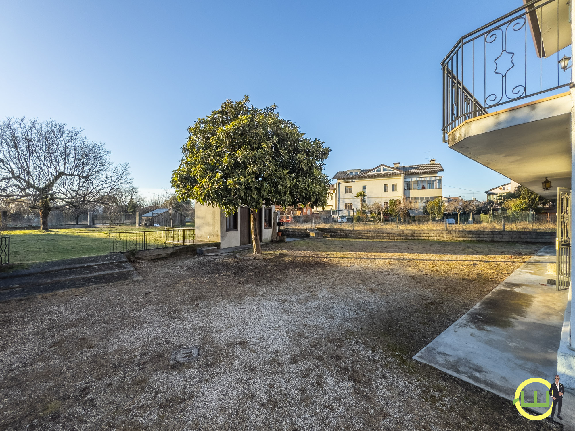 Media numero 41 di SPAZIOSA CASA INDIPENDENTE CON DOPPIO GARAGE E GIARDINO