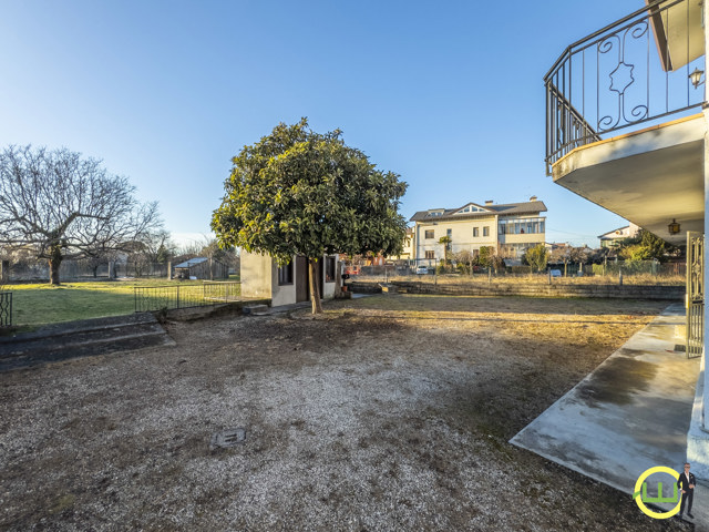 Media numero 41 di SPAZIOSA CASA INDIPENDENTE CON DOPPIO GARAGE E GIARDINO A UDINE