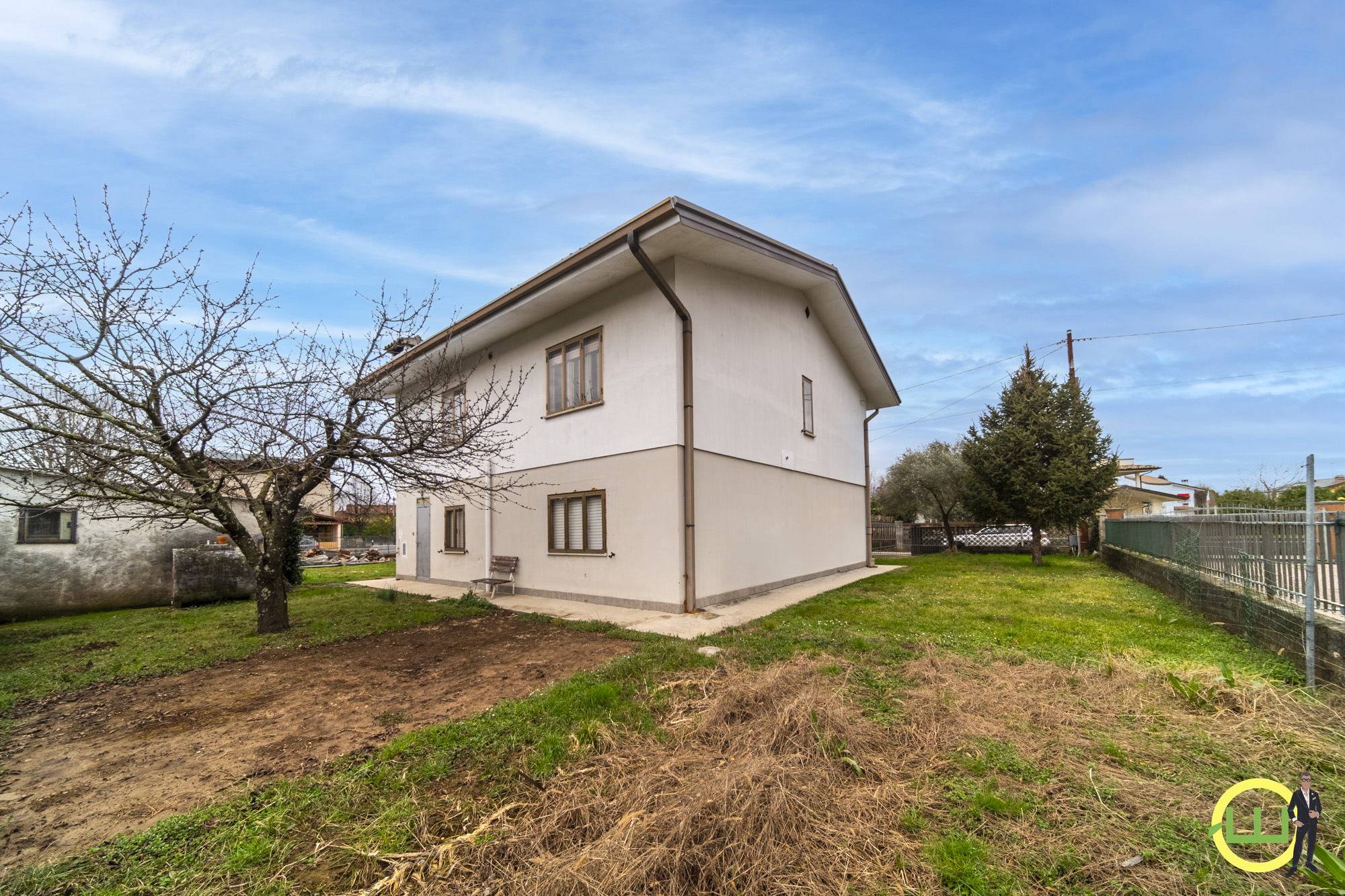 Media numero 3 di SPAZIOSA VILLA CON GIARDINO DA SOGNO A CAPRIVA DEL FRIULI
