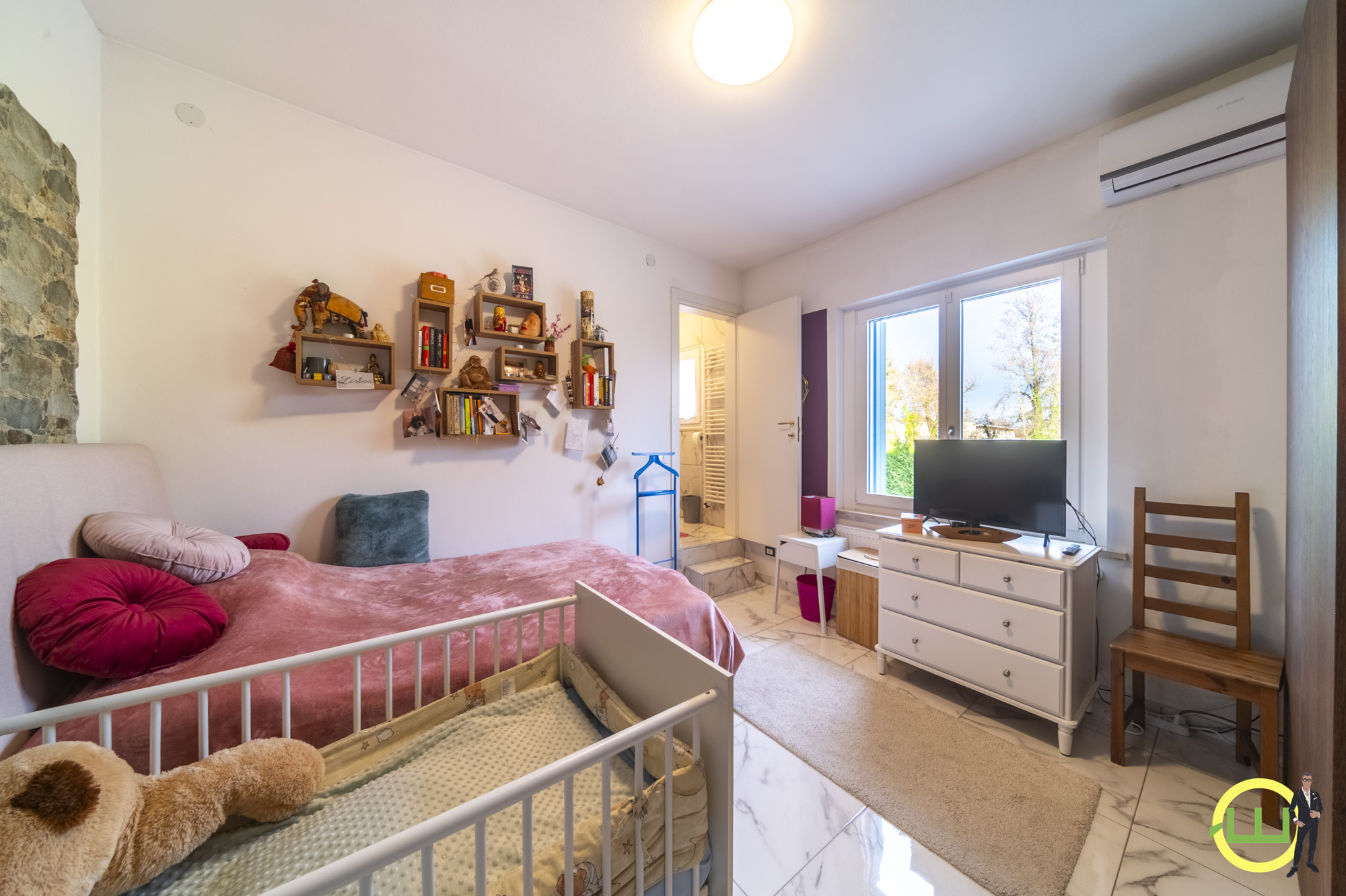 Media numero 20 di VILLA INDIPENDENTE CON AMPIO GIARDINO PIANTUMATO - CLASSE B