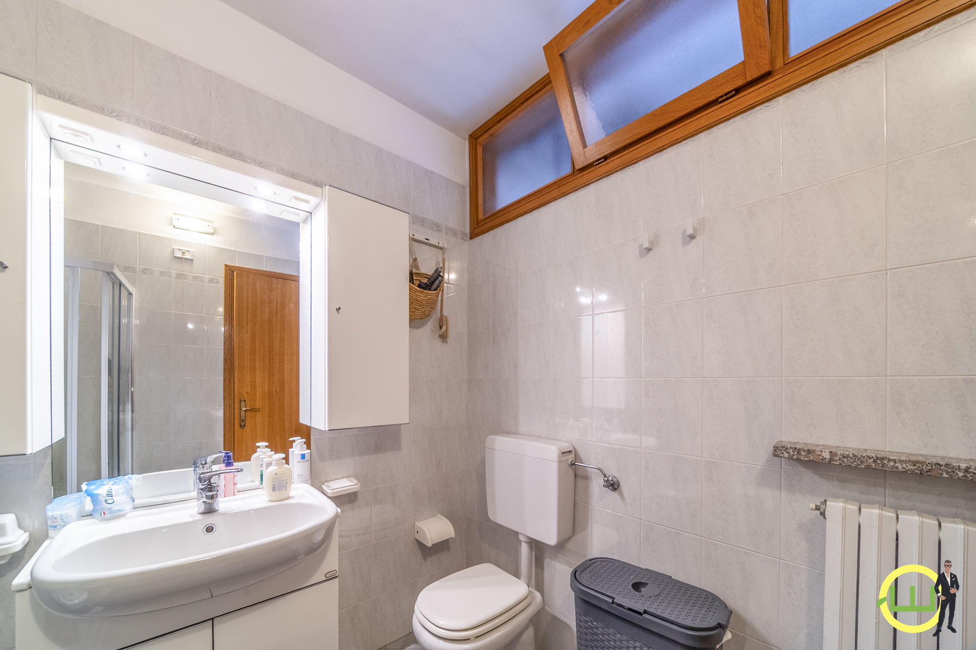 Media numero 11 di VILLA COMPOSTA DA DUE APPARTAMENTI E DUE GARAGE CON GIARDINO