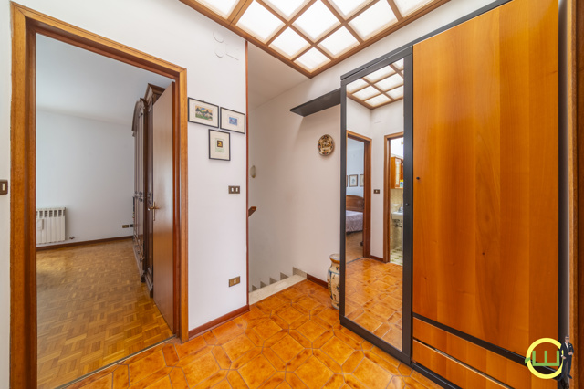 Media numero 15 di APPARTAMENTO CON 3 CAMERE DA LETTO E ORTO IN CENTRO A CORMONS