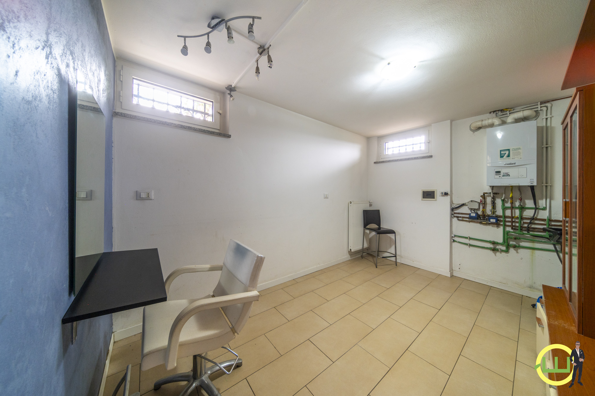 Media numero 25 di SPAZIOSA ED ELEGANTE VILLA CON TANTO TERRENO A SANTA MARIA LA LONGA