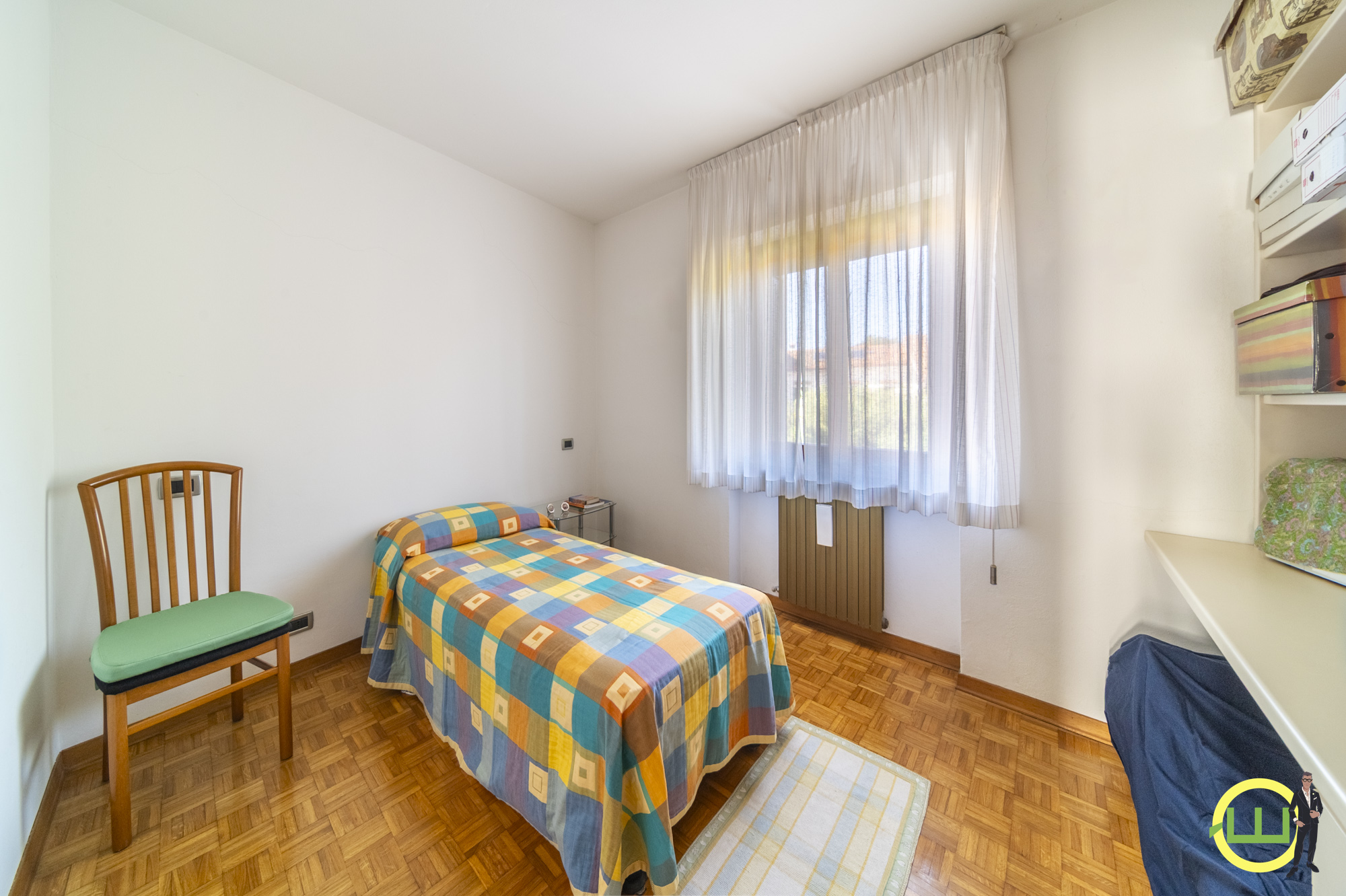 Media numero 40 di VILLA COMPOSTA DA DUE APPARTAMENTI E DUE GARAGE CON GIARDINO