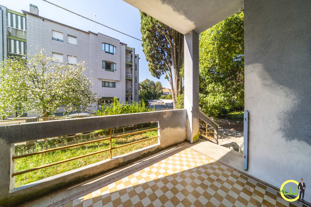 Media numero 40 di VILLA D'EPOCA CON 2 GENEROSI APPARTAMENTI E PARCO IN CENTRO A GORIZIA