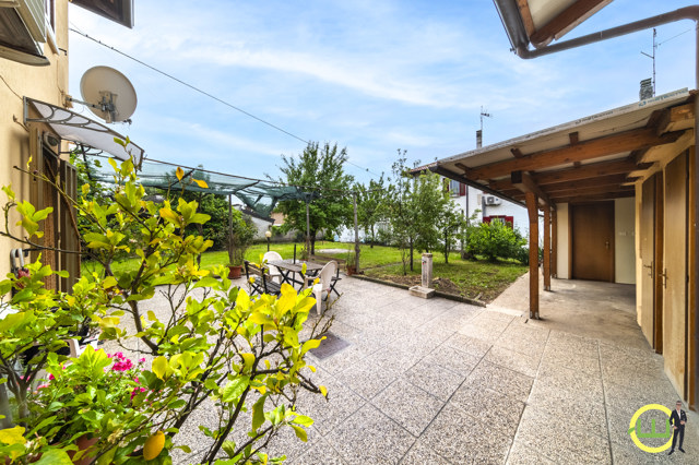 Media numero 10 di VILLA DI TESTA CON INCREDIBILE GIARDINO A UDINE