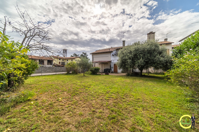Media numero 20 di CASA INDIPENDENTE CON APPARTAMENTO RISTRUTTURATO E GIARDINO A NESPOLEDO