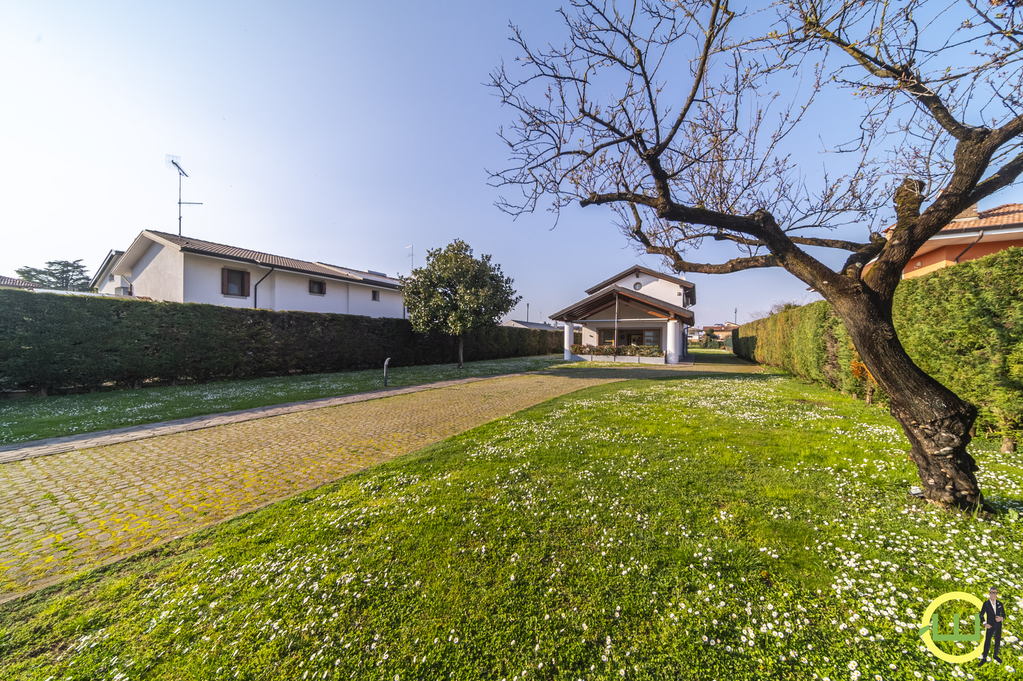 Media numero 50 di VILLA BACIATA DAL SOLE ( 2 KM DA UDINE) 