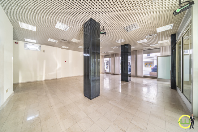 Media numero 4 di NEGOZIO CENTRALISSIMO SAN VITO AL TAGLIAMENTO