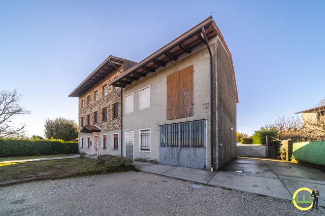 Media numero 32 di AMPIA CASA INDIPENDENTE CON TAVERNA, GARAGE E GIARDINO A SEDEGLIANO