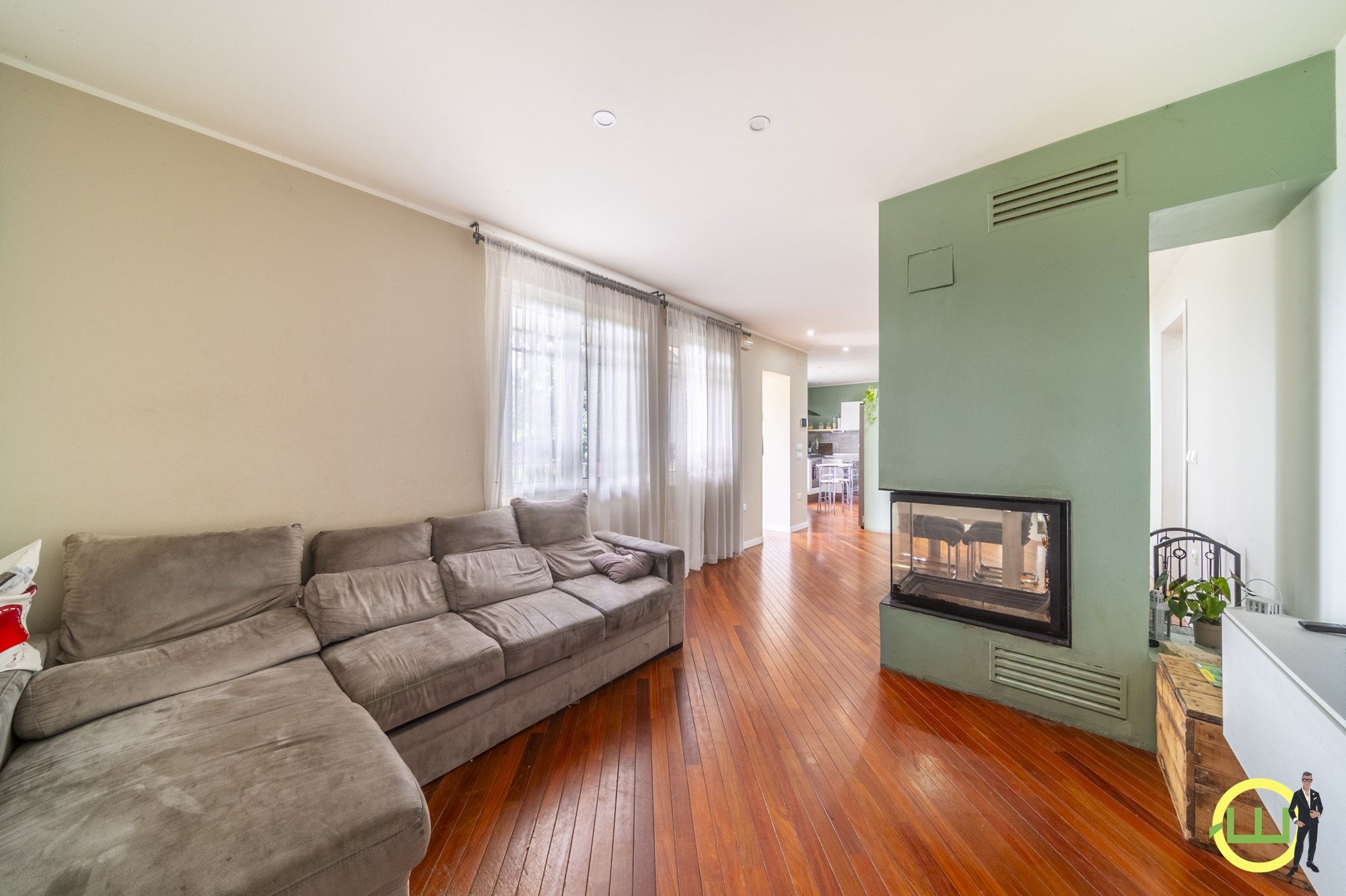 Media numero 4 di SPAZIOSA ED ELEGANTE VILLA CON TANTO TERRENO A SANTA MARIA LA LONGA