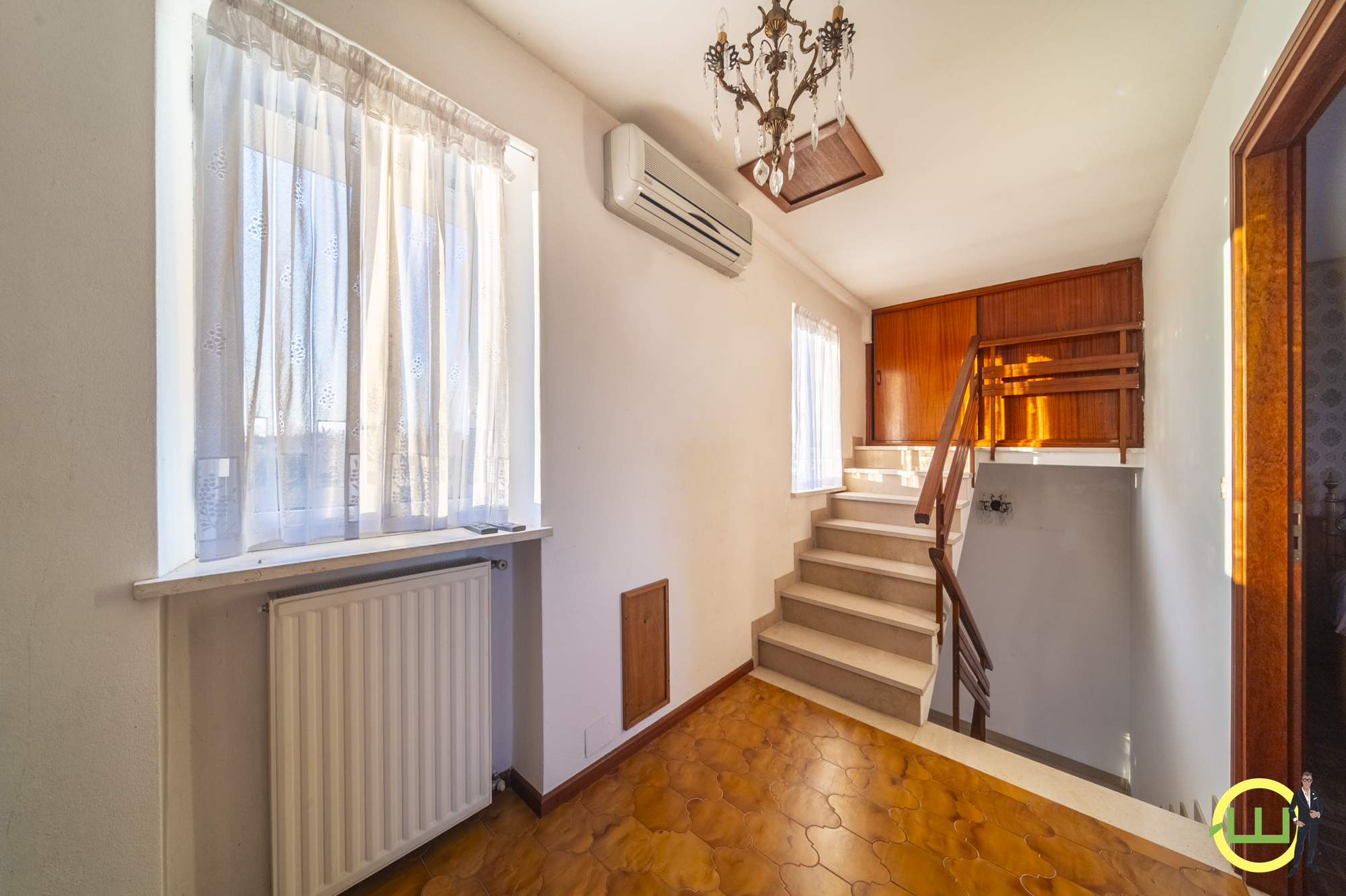 Media numero 27 di SPAZIOSA CASA INDIPENDENTE CON DOPPIO GARAGE E GIARDINO