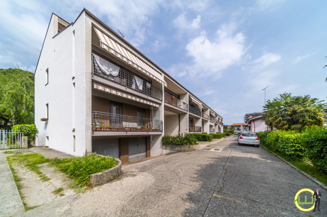 Media numero 23 di APPARTAMENTO CON 3 CAMERE DA LETTO E ORTO IN CENTRO A CORMONS