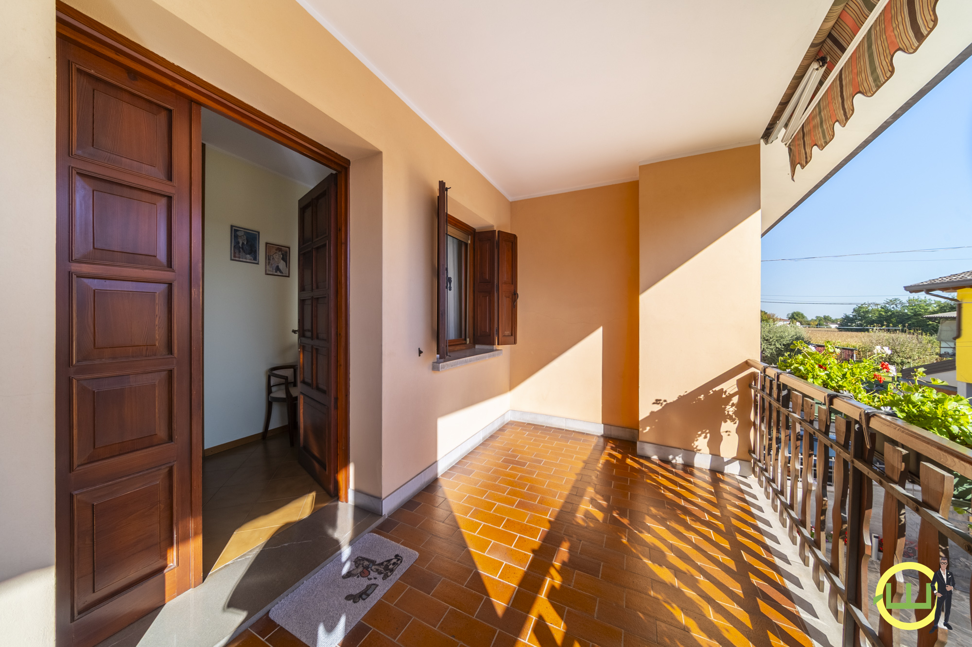 Media numero 19 di VILLA COMPOSTA DA DUE APPARTAMENTI E DUE GARAGE CON GIARDINO