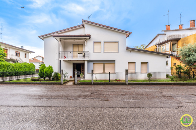 Media numero 1 di AMPIA VILLA INDIPENDENTE IN CENTRO PORTOGRUARO