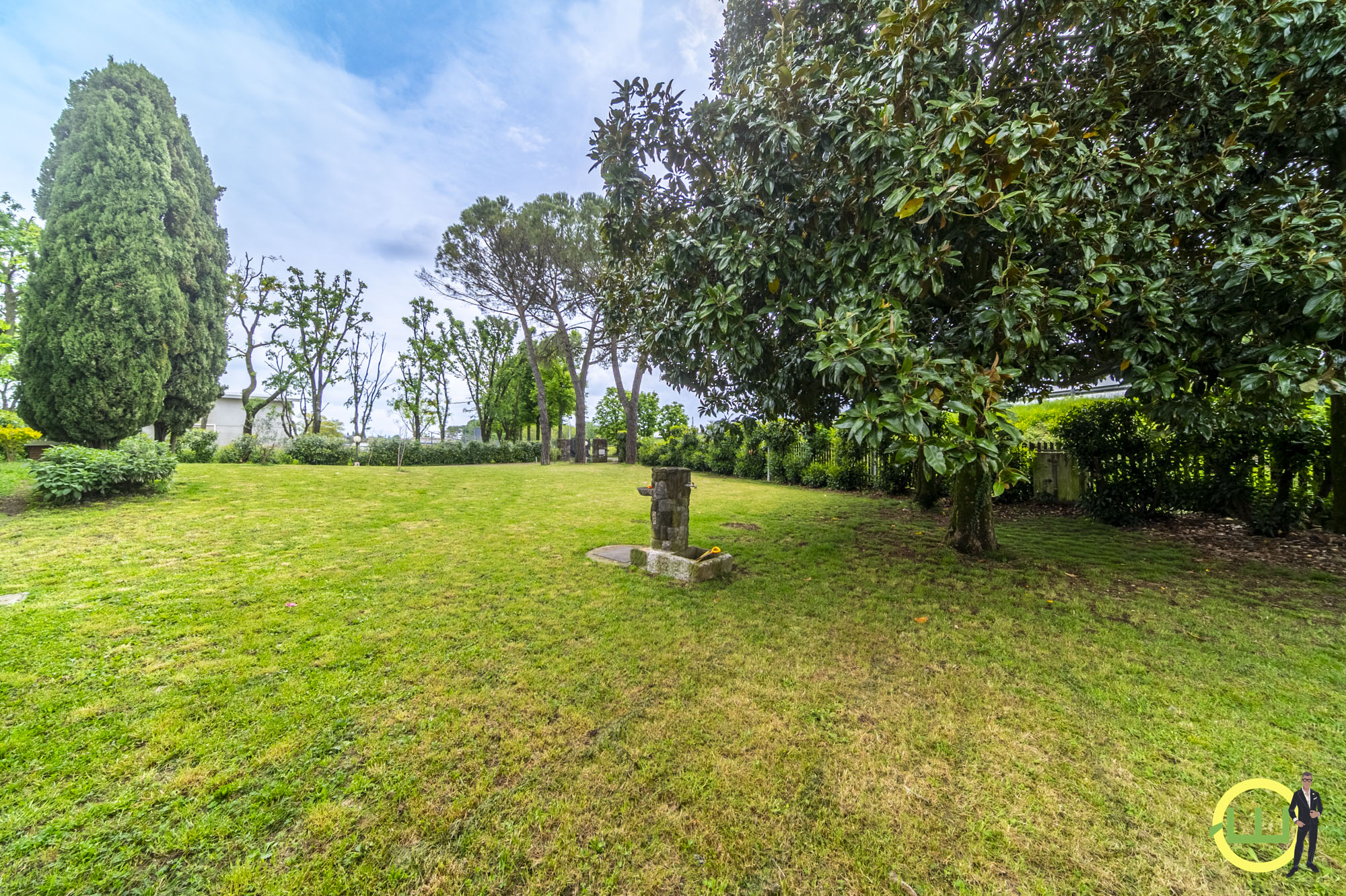 Media numero 29 di SPAZIOSA ED ELEGANTE VILLA CON TANTO TERRENO A SANTA MARIA LA LONGA