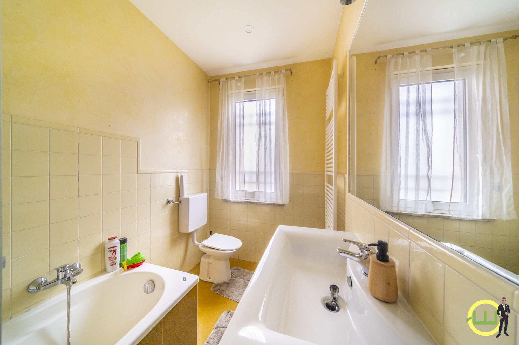 Media numero 15 di SPAZIOSA ED ELEGANTE VILLA CON TANTO TERRENO A SANTA MARIA LA LONGA