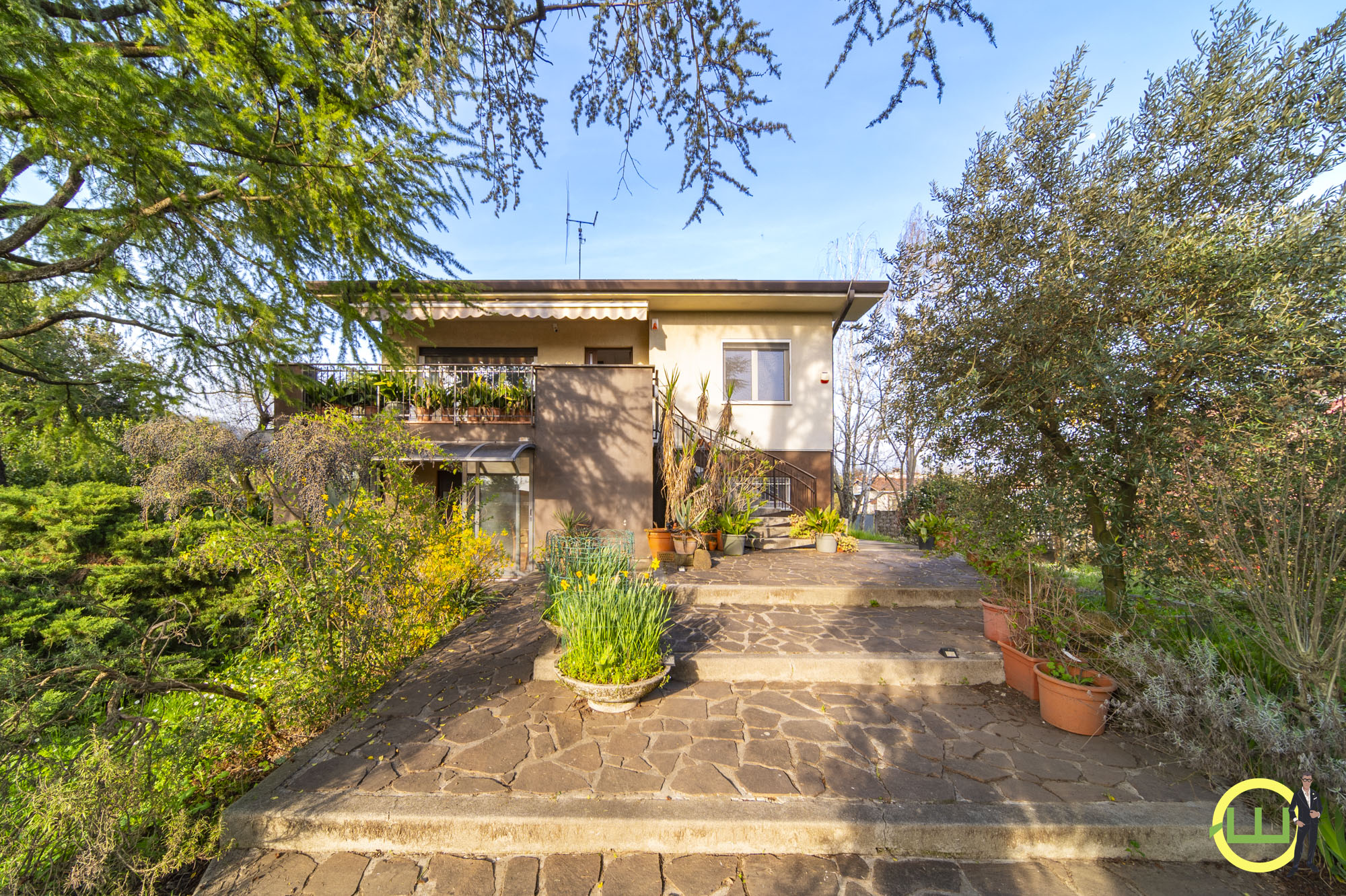 Media numero 3 di VENDUTA la villa singola circondata da giardino a Gorizia