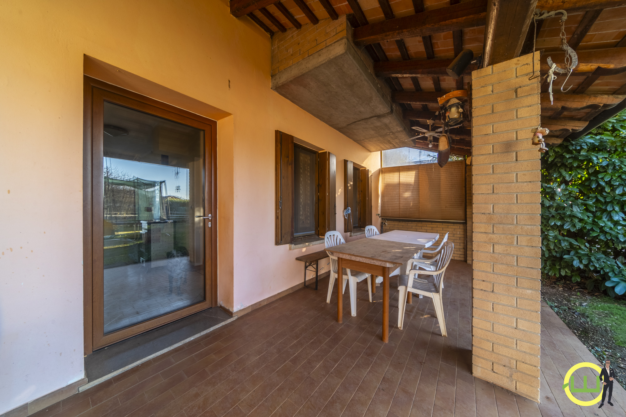 Media numero 23 di AMPIA CASA INDIPENDENTE CON TAVERNA, GARAGE E GIARDINO