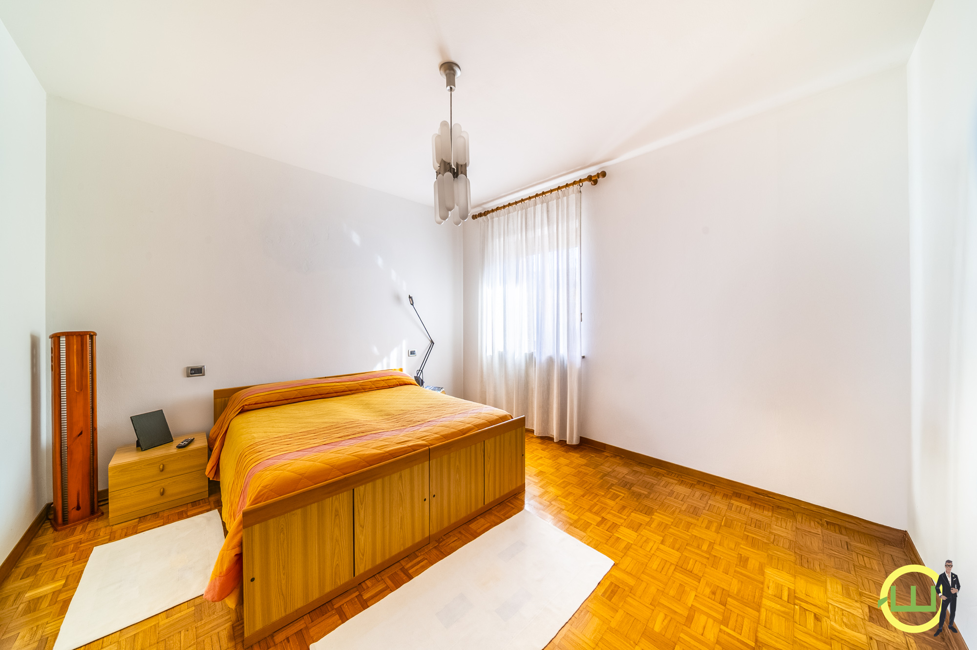 Media numero 38 di VILLA COMPOSTA DA DUE APPARTAMENTI E DUE GARAGE CON GIARDINO