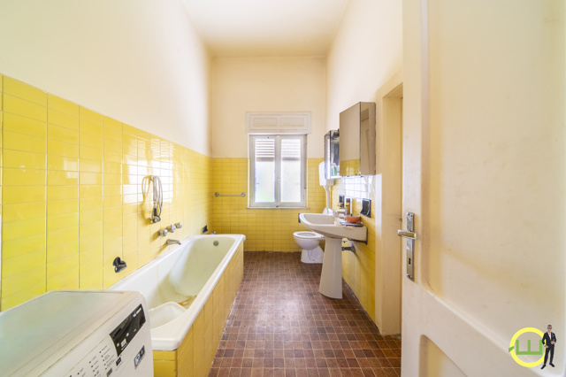 Media numero 8 di VILLA D'EPOCA CON 2 GENEROSI APPARTAMENTI E PARCO IN CENTRO A GORIZIA