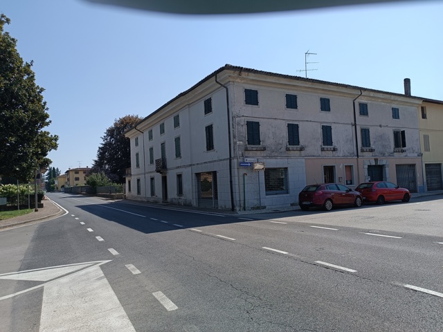 Media numero 5 di INTERO EDIFICIO DA RESTAURARE A CORNO DI ROSAZZO