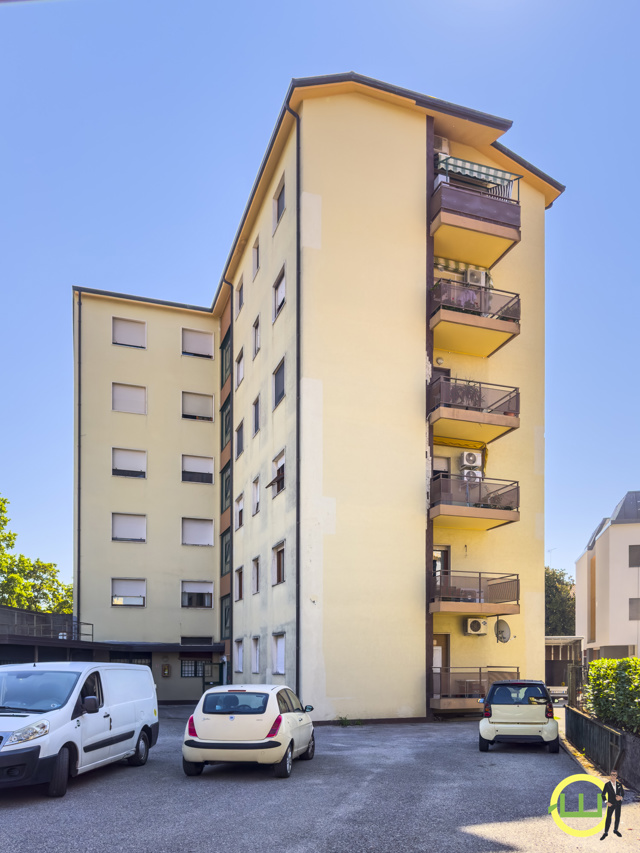 Media numero 20 di IN PIENO CENTRO  APPARTAMENTO BICAMERE RESTAURATO A CORMONS