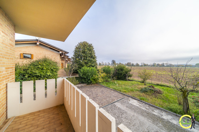Media numero 18 di VILLETTA TRICAMERE CON GIARDINO A CODROIPO