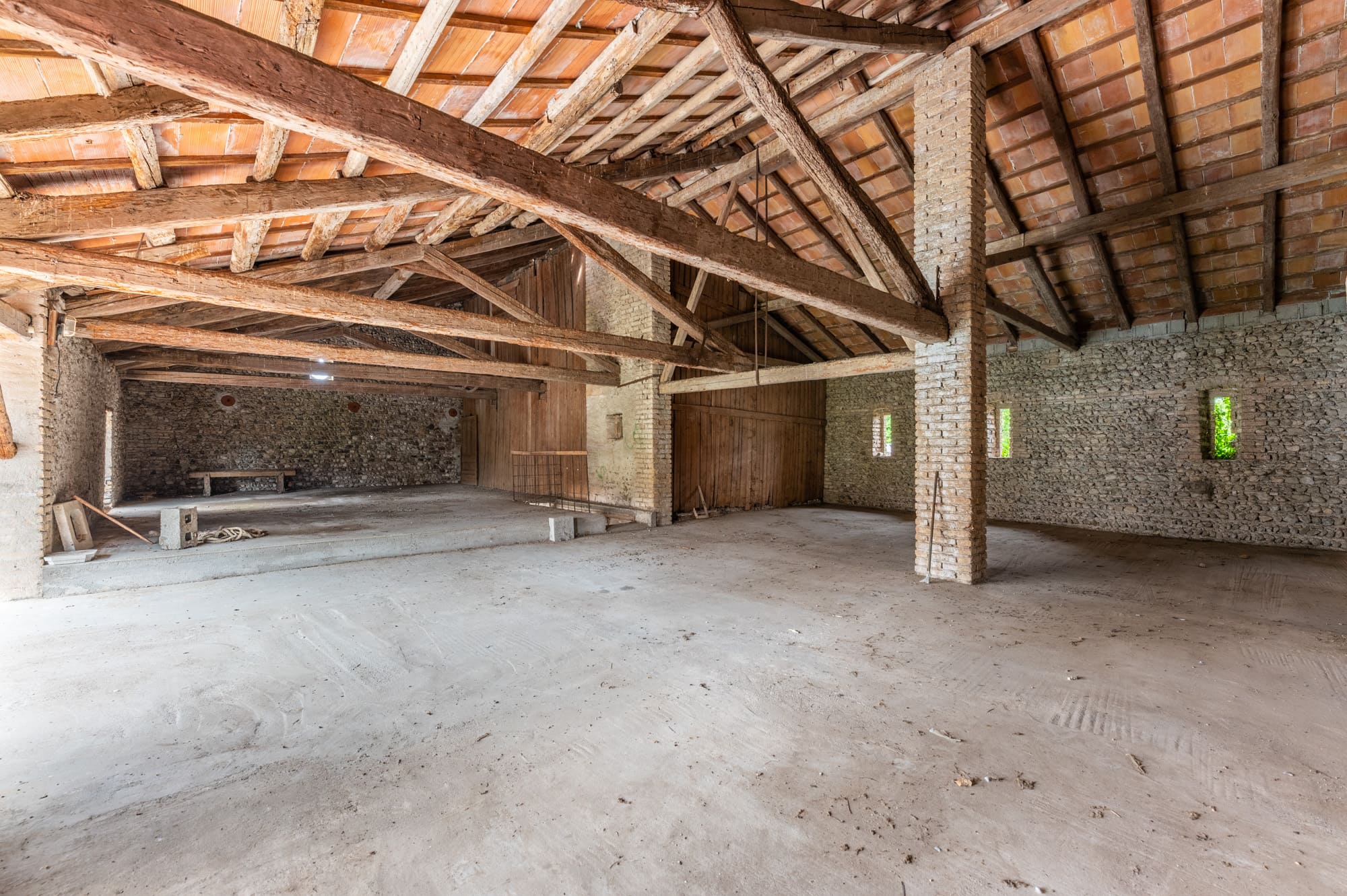 Media numero 40 di CASA SU TRE PIANI CON AMPIO ACCESSORIO DA RISTRUTTURARE A SEDEGLIANO