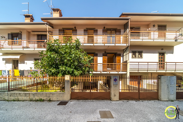 Media numero 1 di INTERA BIFAMILIARE CON BOX E CANTINE - BORDANO