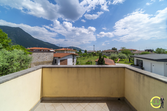 Media numero 15 di GEMONA CASA DI TESTA CON AMPIO GIARDINO!