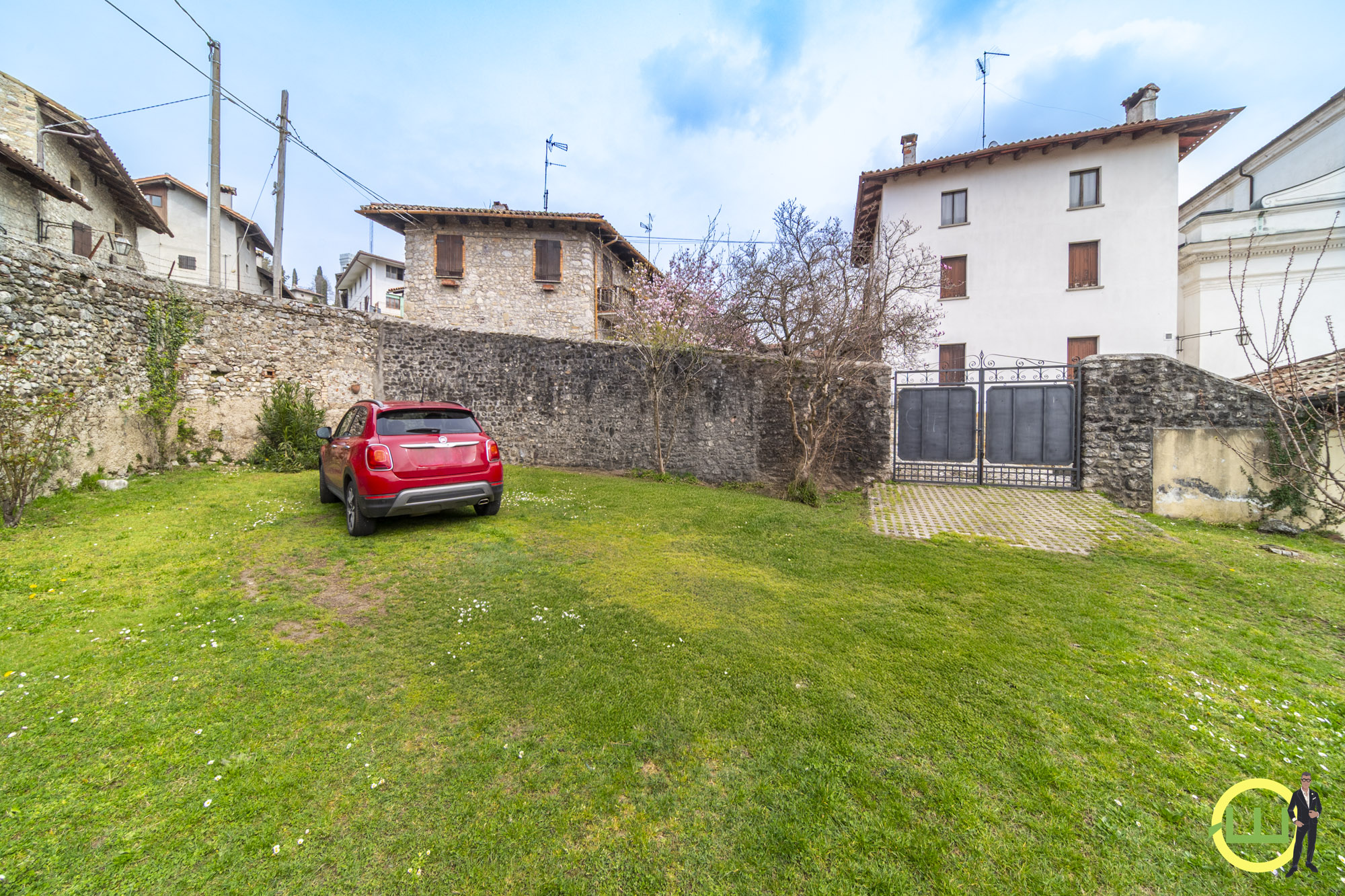 Media numero 32 di APPARTAMENTI IN PRESTIGIOSA VILLA ZONA CENTRALISSIMA