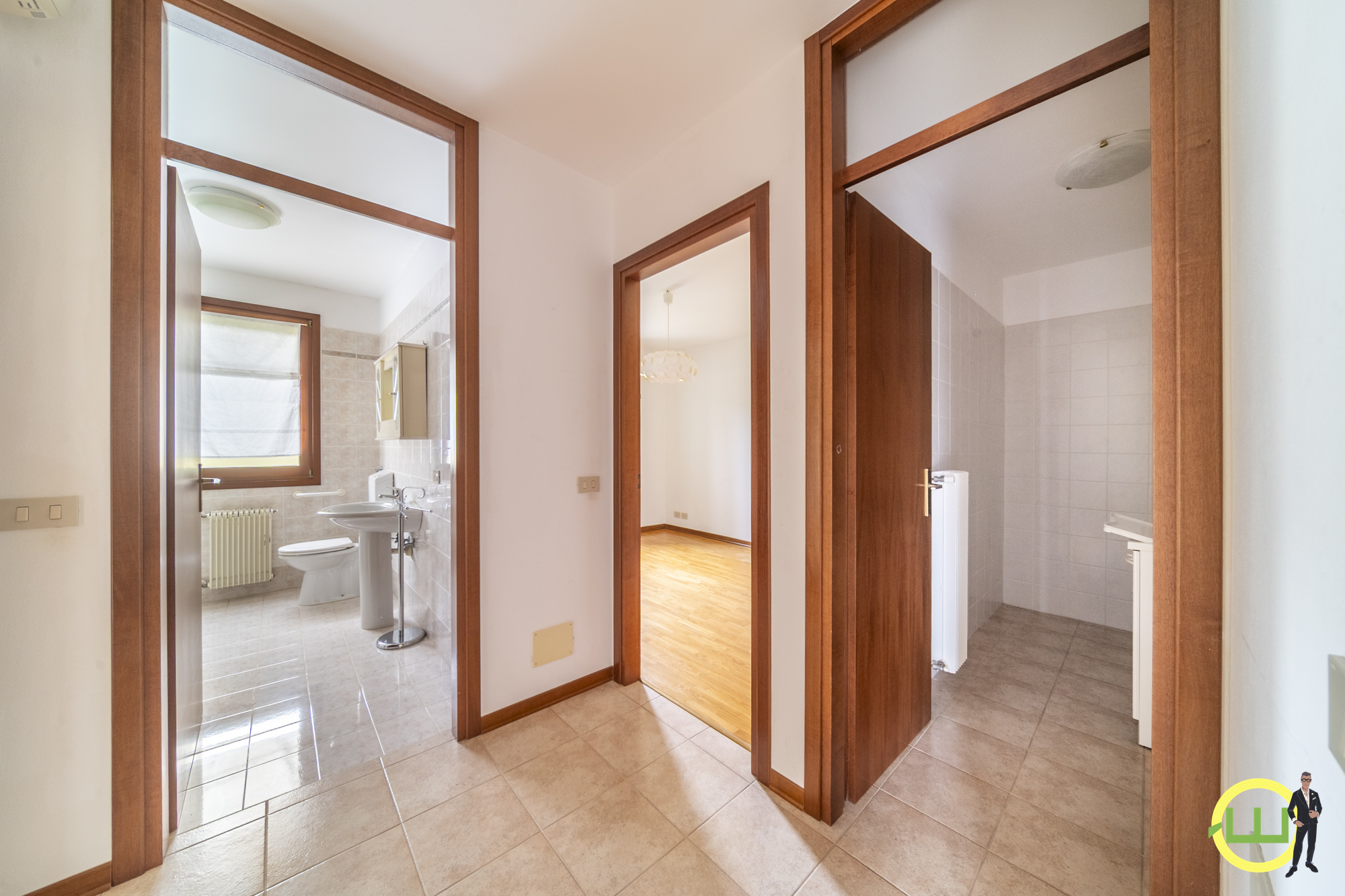 Media numero 12 di APPARTAMENTO TERRAZZATO CON 2 CAMERE DA LETTO E 2 SERVIZI IN CENTRO A CORMONS