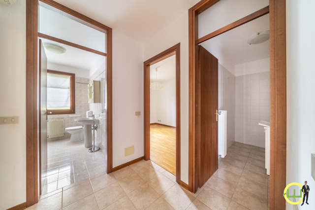Media numero 12 di APPARTAMENTO TERRAZZATO CON 2 CAMERE DA LETTO E 2 SERVIZI IN CENTRO A CORMONS