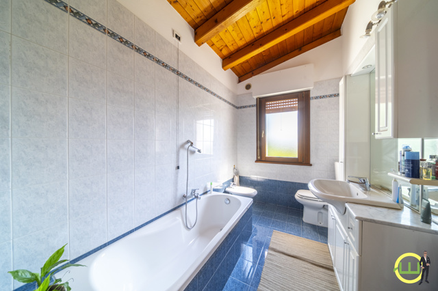 Media numero 18 di CASSACCO VILLA A SCHIERA DI TESTA ARREDATA!
