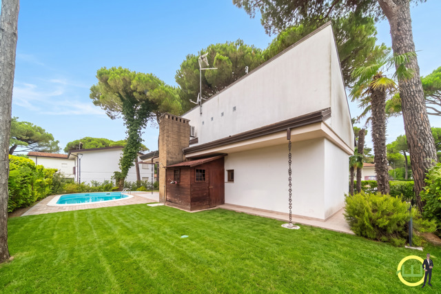 Media numero 27 di VILLA CON PISCINA LIGNANO PINETA
